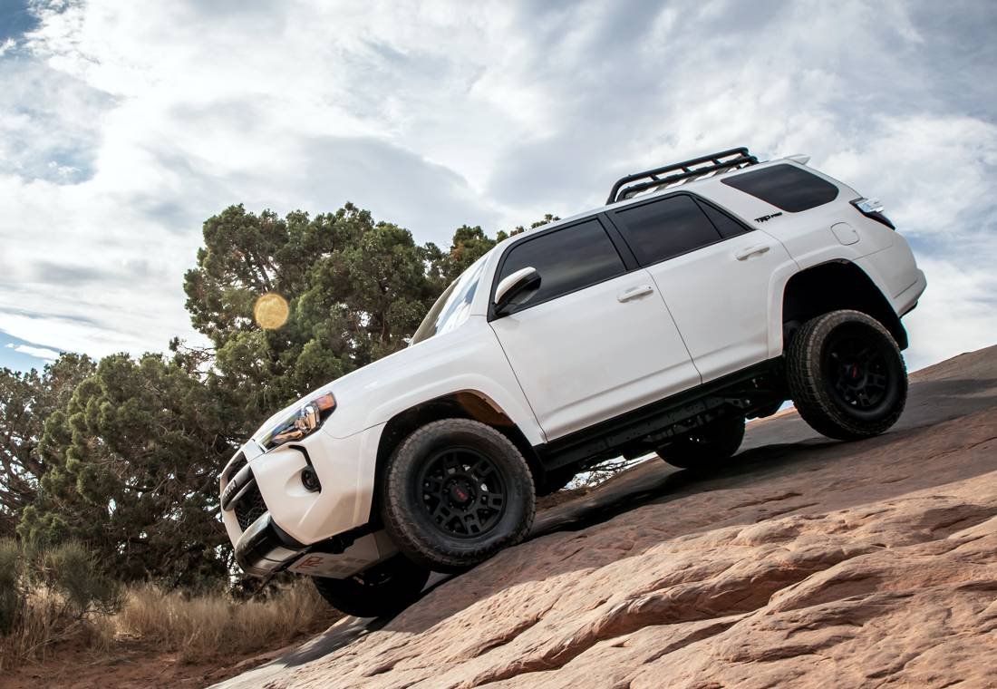 4runner bajando de una montaña