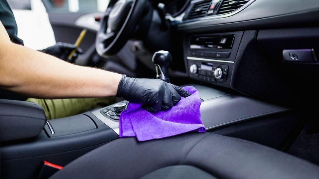 limpiar el interior de tu carro