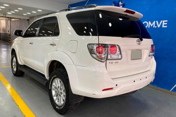 Fortuner - 125760KM - Imagen 3