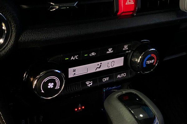Yaris - 1007KM - Imagen 9