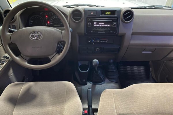 Land Cruiser - 23510KM - Imagen 4